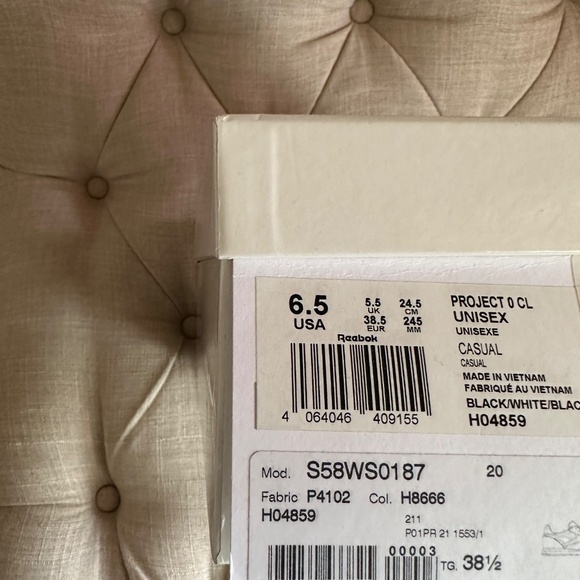 MARGIELA/ REEBOK CLASSIC TABI - Picture 8 of 9